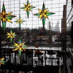 viaggiare-zaino-in-spalla-natale-a-new-york-atmosfera-natalizia-centro-commerciale