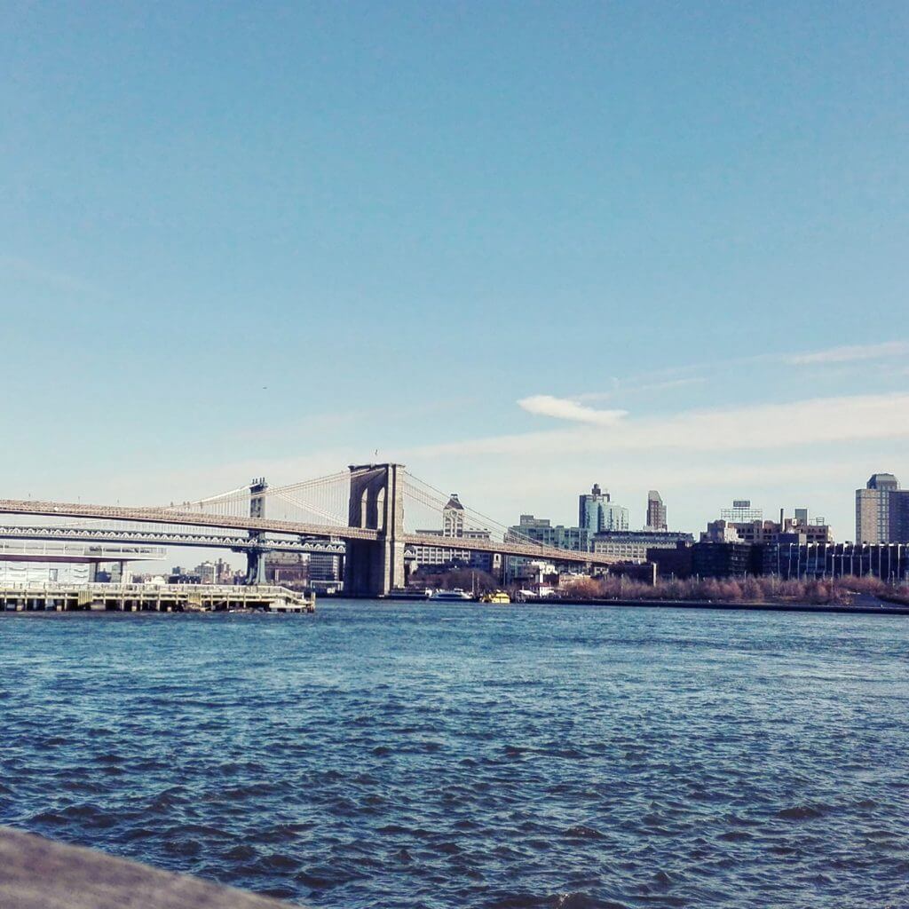viaggiare-zaino-in-spalla-viaggio-a-new-york-skyline-ponte-brooklyn