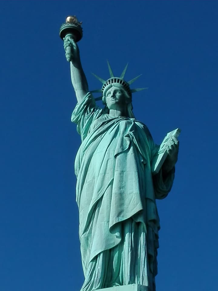 viaggiare-zaino-in-spalla-viaggio-a-new-york-statua-della-libertà